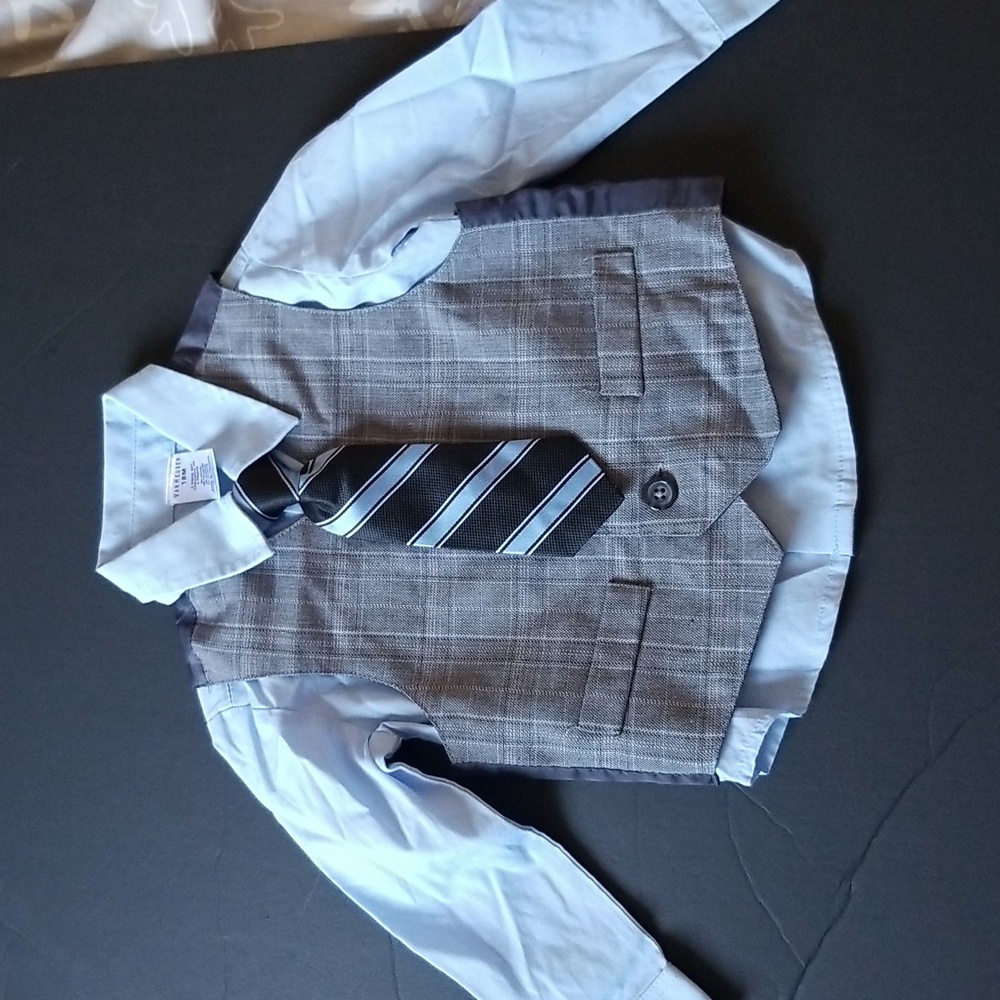 New 3 piece set Boys size 18m